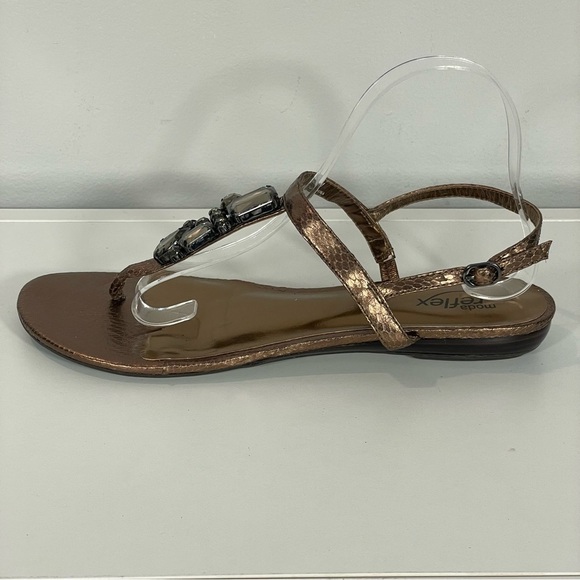 Moda Reflex Bronze Faceted Jeweled Thong Low Heel Strap Comfort Sandals Sz 10 - Picture 5 of 12
